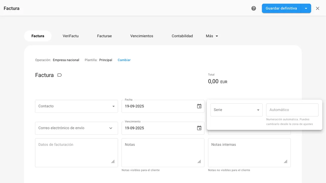 Captura de FacturaDirecta: Crear una factura, con su propia pestaña Verifactu integrada.